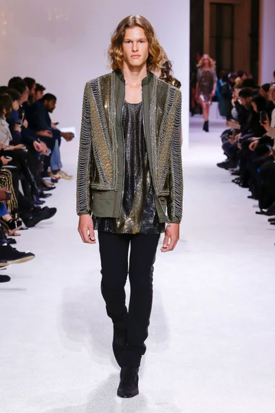 Look 11